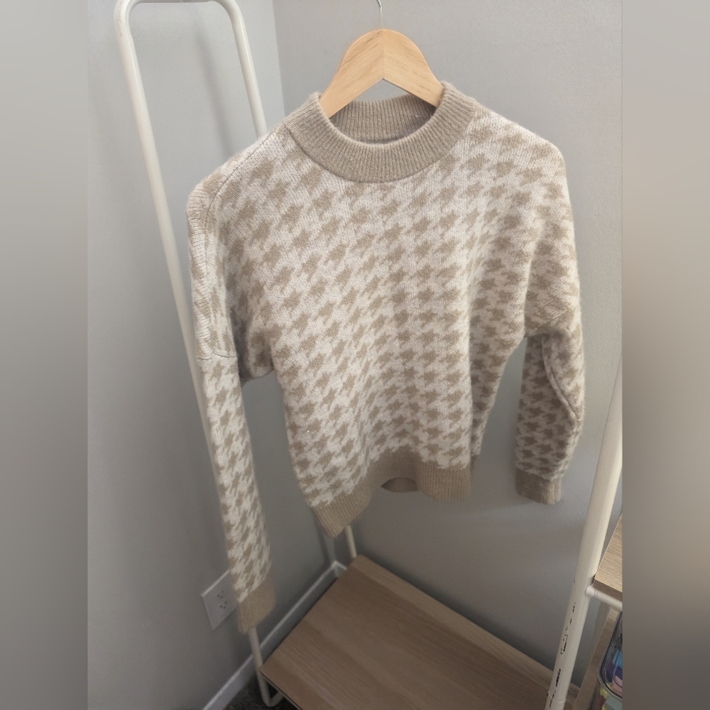 Abercrombie Neutral Houndstooth Sweater